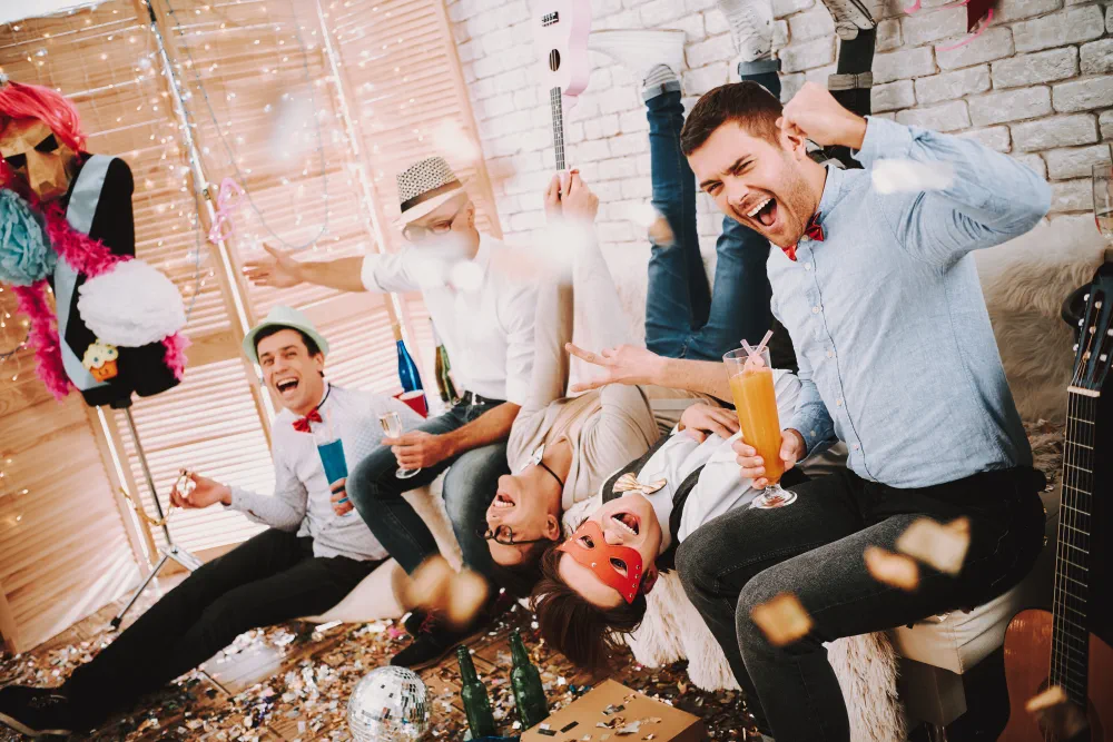 Komplett Eskaliert: Party-Tour, Club-Hopping, Strip-Show — die volle Eskalation
